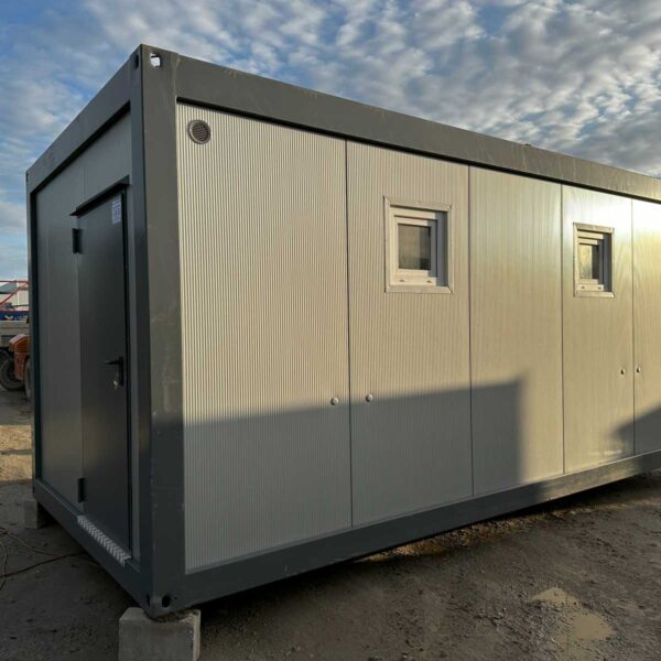 NOVO CONTENTOR SANITÁRIO DIVIDIDO 3x6 EQUIPADO COM 6 CHUVEIROS / 2 LAVATÓRIOS / AQUECEDOR DE ÁGUA DE 300L